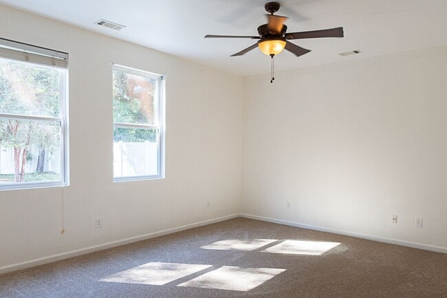 Building Photo - Four Bedroom in Shadow Moss