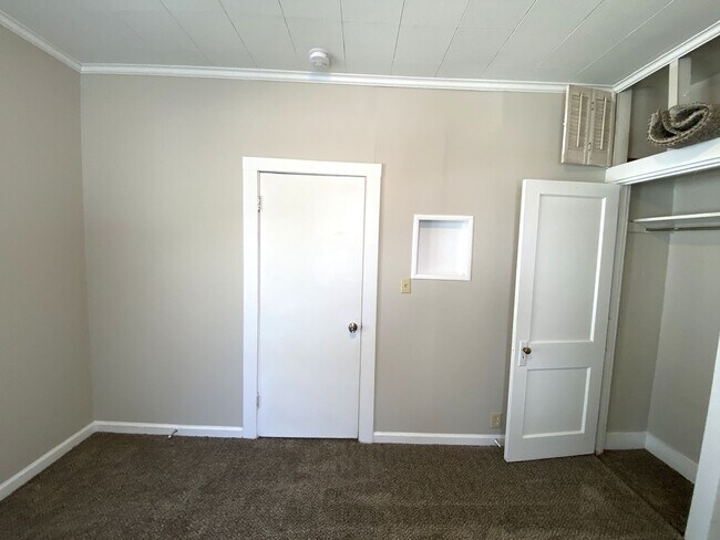 Building Photo - Kenwick Bungalow            20260620