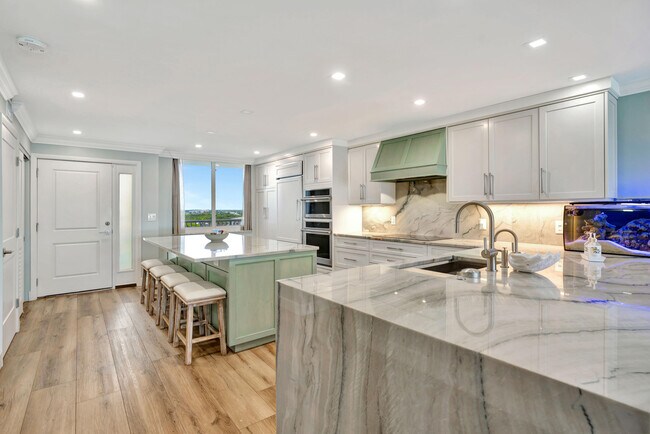 Building Photo - 911 Ocean Dr