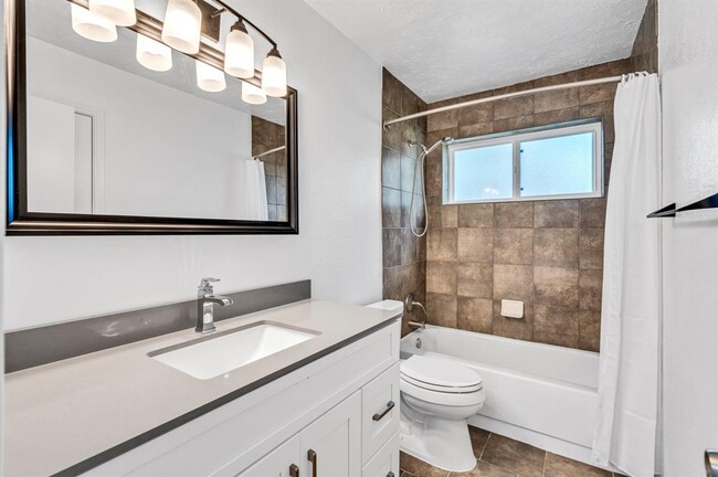Building Photo - 2402 Blue Mist Ct