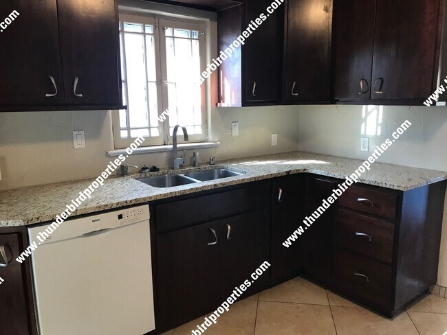 Building Photo - CNM/UNM Beauty