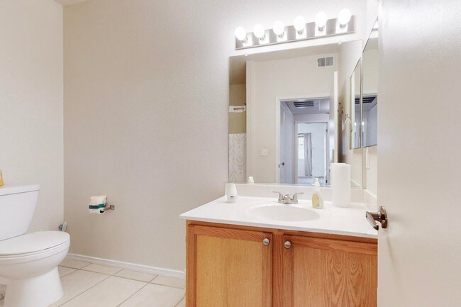 Building Photo - 6800 Vista Del Norte Dr NE