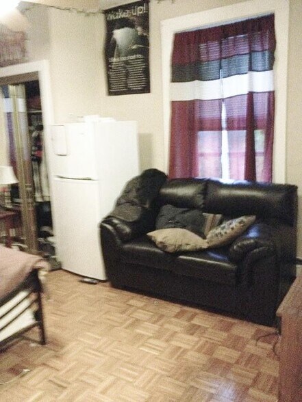 Building Photo - 40 Anderson St