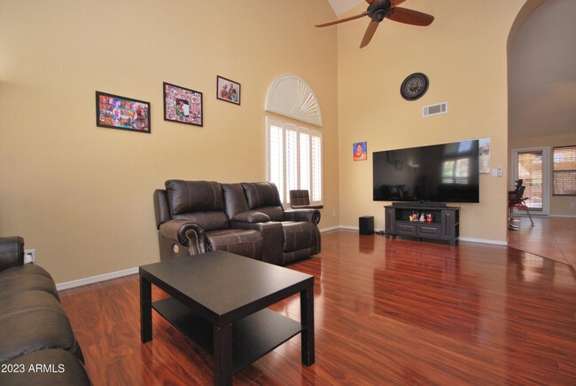 Building Photo - 1227 E Glenhaven Dr
