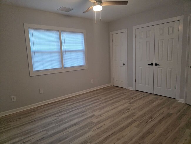 Building Photo - Newly Renovated 1-Bedroom Apartment Available ( 60+)