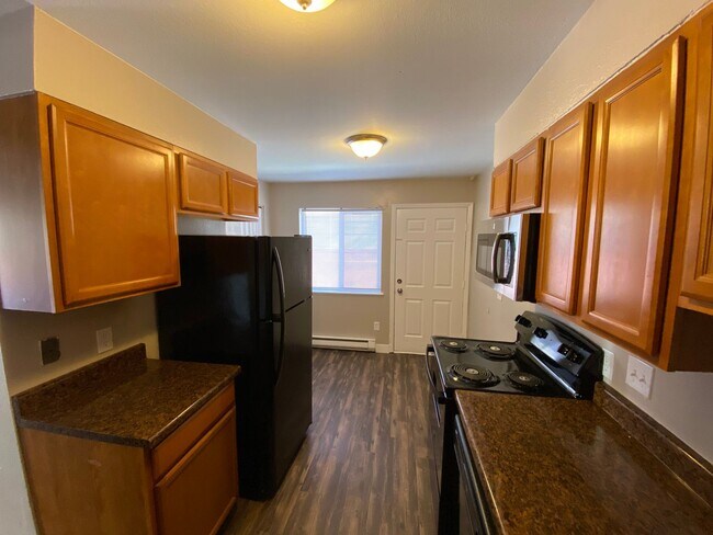 Building Photo - Remodeled 2 Bed 1 Bath Unit Near Children’s Hospital!