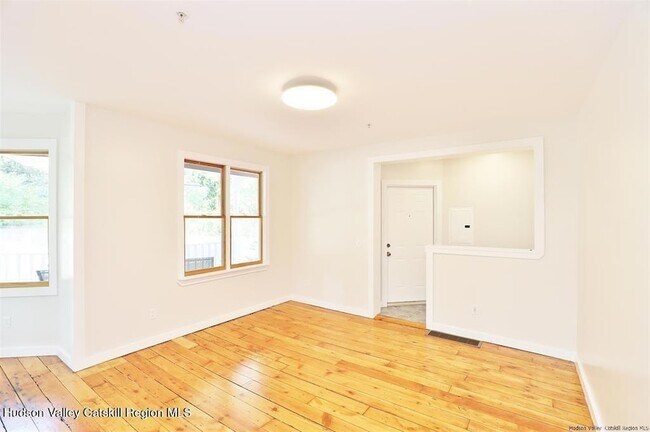 Building Photo - 12 Stuyvesant St