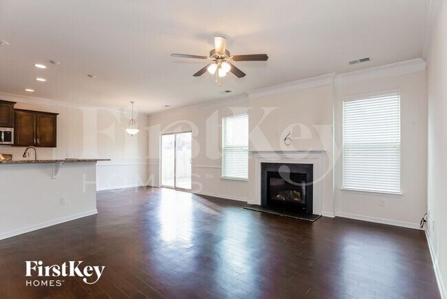 Primary Photo - 104 Rock Hopper Ln