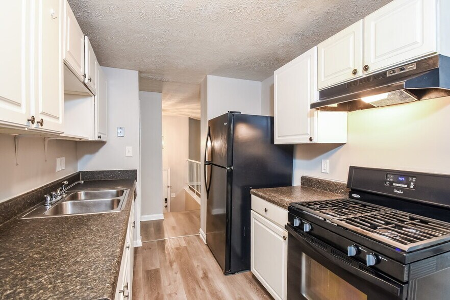 Building Photo - 3332 Chesterfield Ct