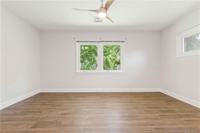 Building Photo - 17 Soundview Ave