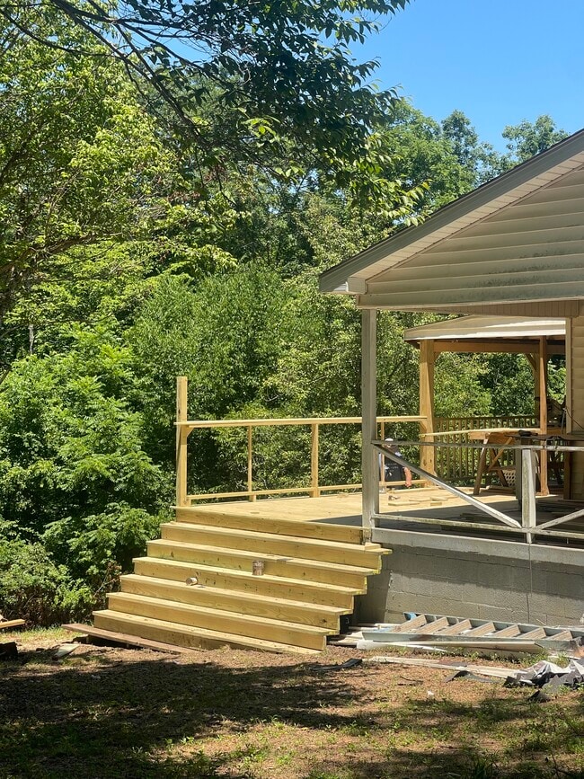 Building Photo - 290 Mark Lowery Rd