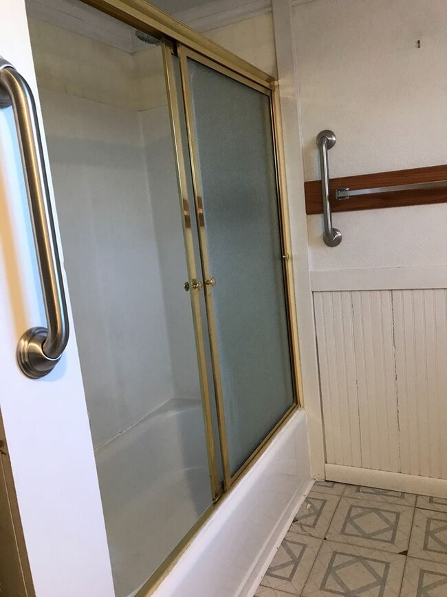 Building Photo - 2007 Lake Elmo Dr