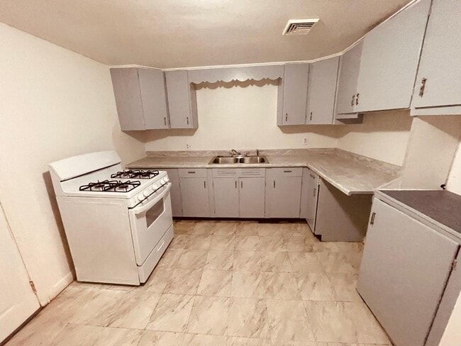 Building Photo - 65 N Harrison St