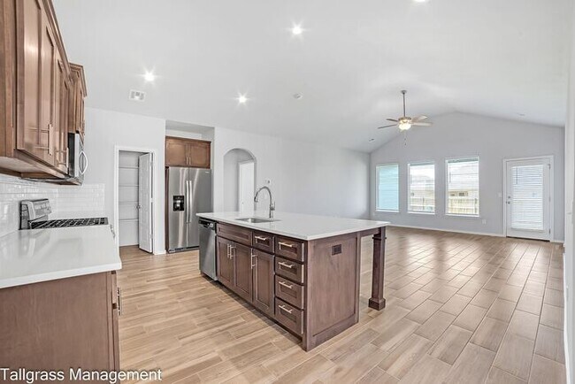 Building Photo - Elegant Living Awaits at Tacoma in Owasso