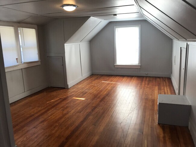 Building Photo - MOVE-IN SPECIAL!!!  1/2 OFF 1ST MONTH OF RENT