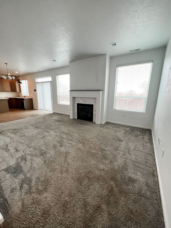 Building Photo - 645 E 35th Ave