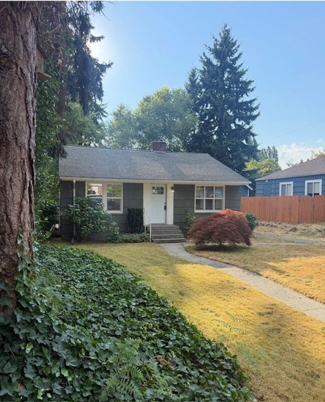 Building Photo - 3bd/2ba Seattle Home