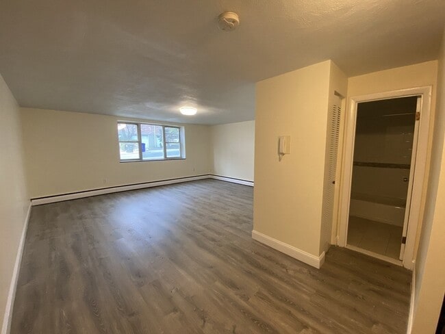 Building Photo - 217 Kent St