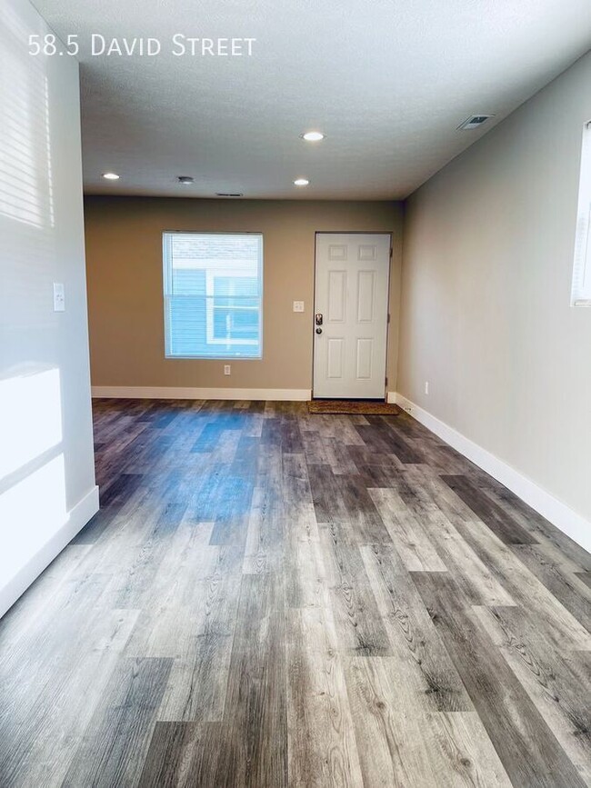 Building Photo - Beautifully Updated 2-Bedroom Duplex in De...