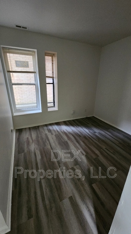 Building Photo - 1320 Academy Ave