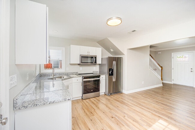 Building Photo - 358 Sheridan Dr