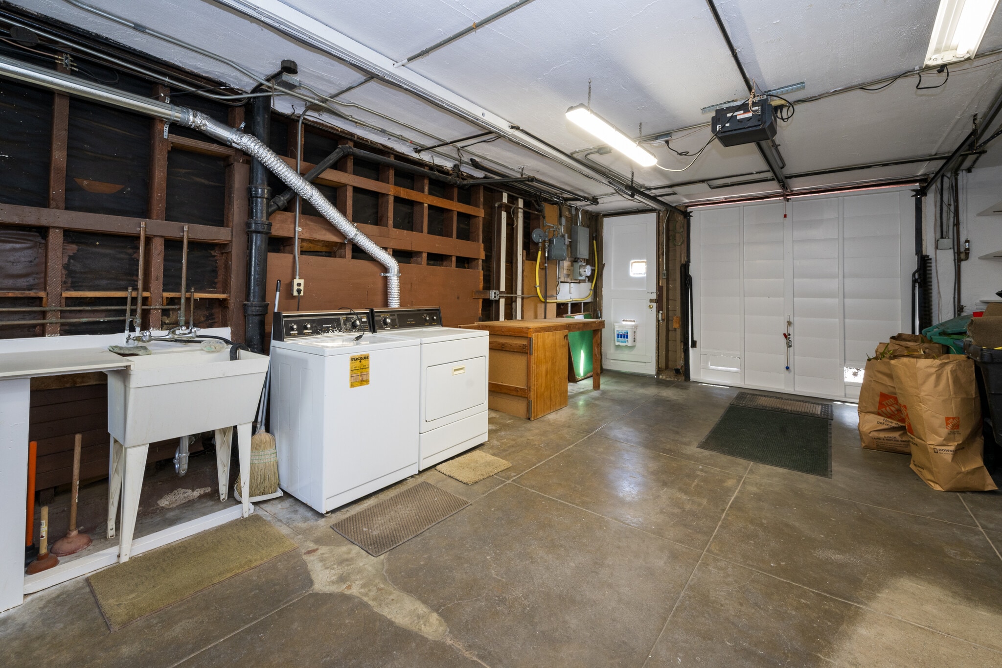 Building Photo - 615 18th Ave
