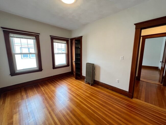 Building Photo - 171 School St