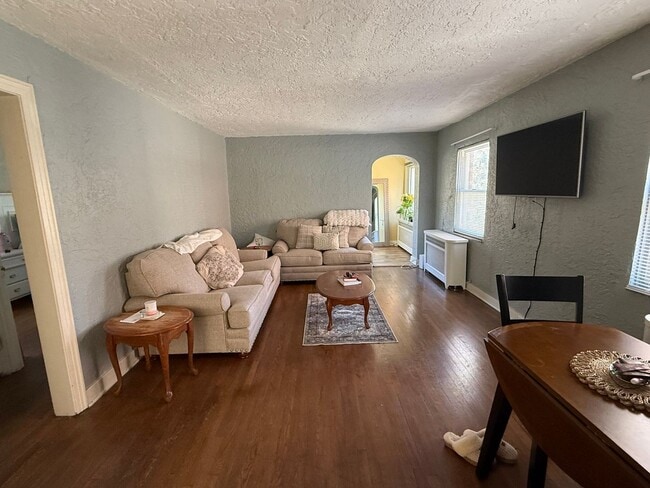 Building Photo - 3870 Beechwood Blvd