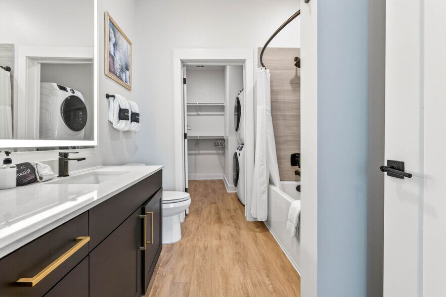 Building Photo - 1116 Gramercy Ln