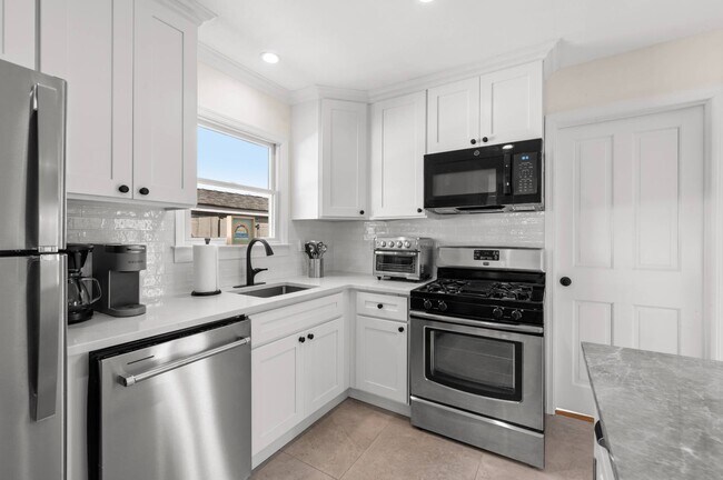 Building Photo - 7 Whiting Rd