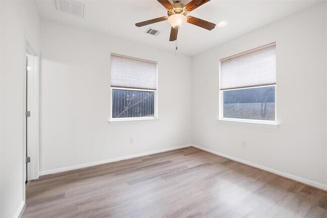 Building Photo - 6404 Carson Rdg