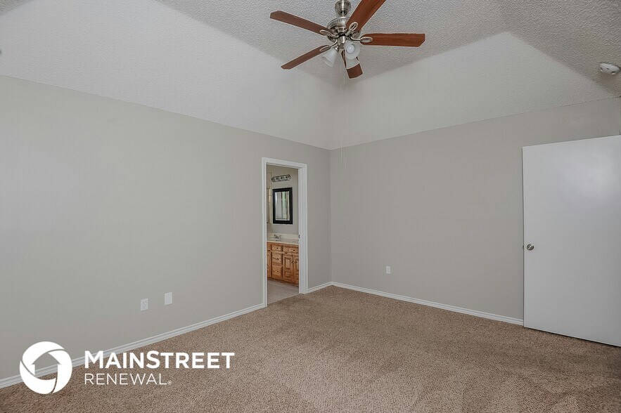 Building Photo - 707 Gunnison Ct