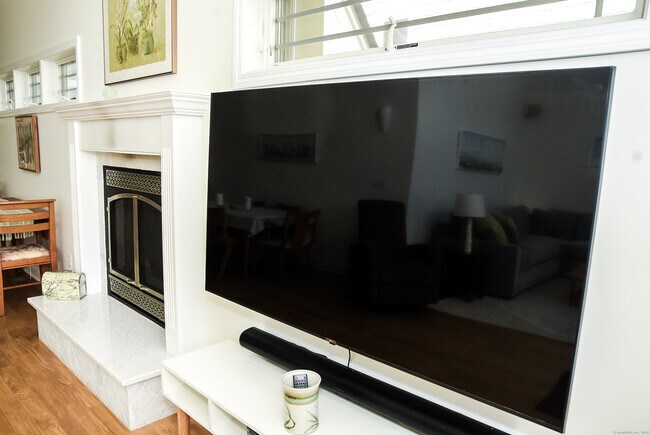 Building Photo - 12 Westover Ln