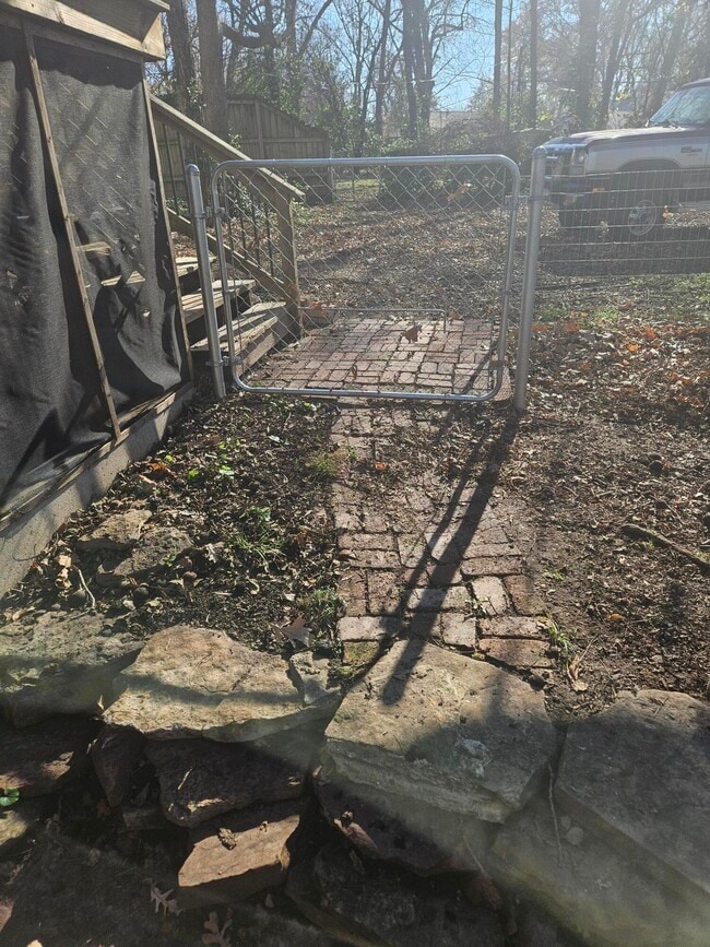 Building Photo - 619 S Kentwood Ave