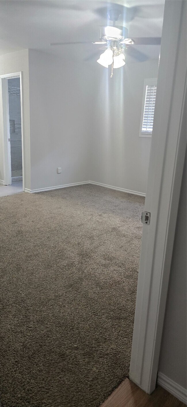 Building Photo - 15923 Boulder Oaks Dr