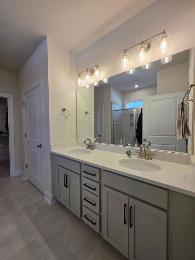 Building Photo - 3360 Rustic Dr