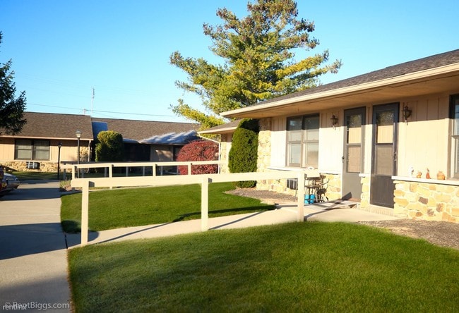 Building Photo - 1 br, 1 bath  - Lancaster Senior Apartments