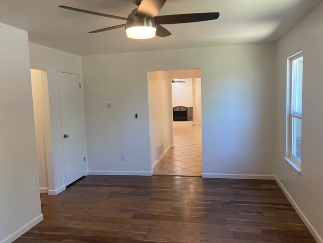Building Photo - Modesto 3 Bedroom 2 Bath Solar Power Home ...