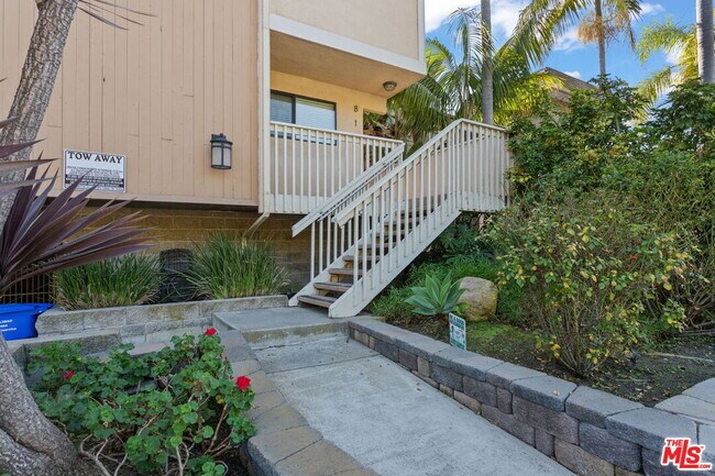 Building Photo - 4637 Park Dr