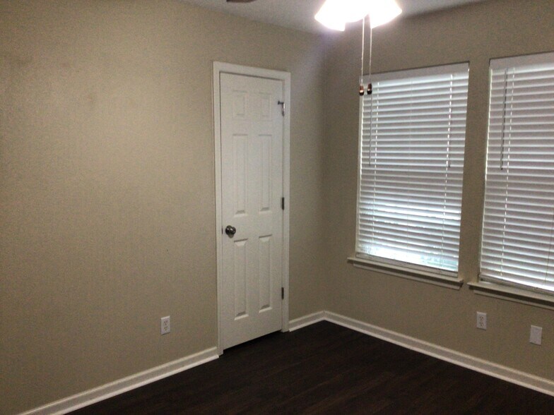 Building Photo - 7 Holly Springs Cir