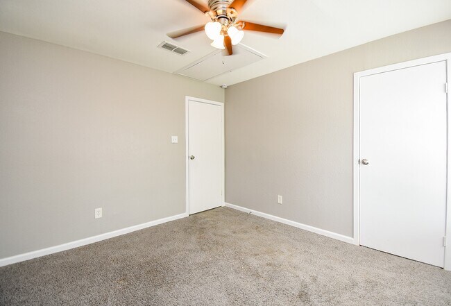 Building Photo - 2110 Hilton Head Dr