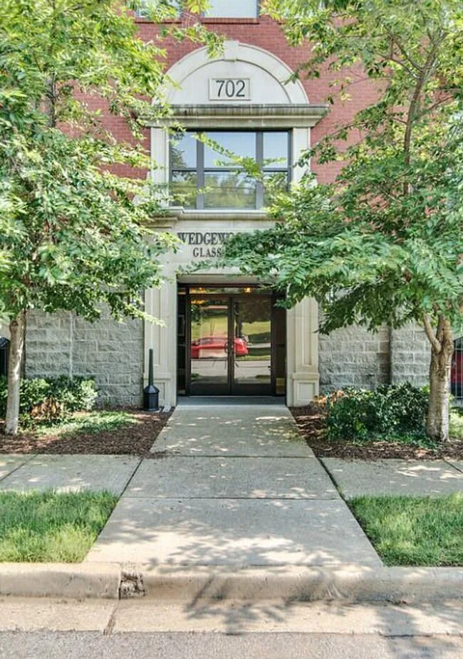 Building Photo - 702 Wedgewood Park