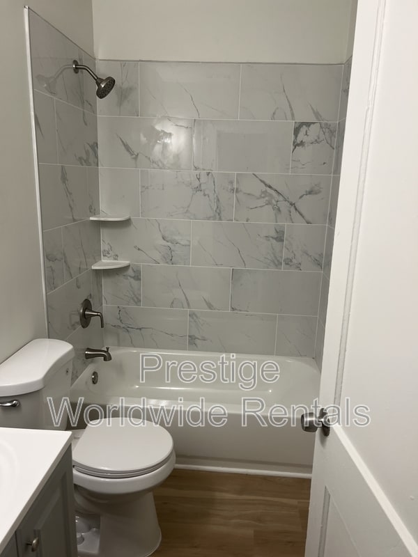 Building Photo - 2823 Lee St