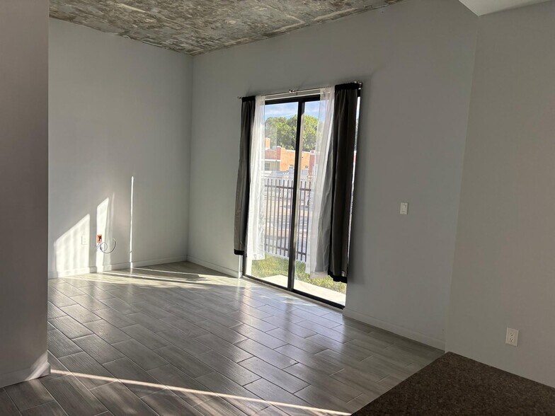 Building Photo - 1393 NW 31st St