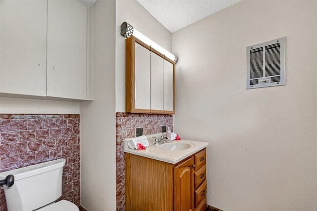 Building Photo - 5114 Beechnut St