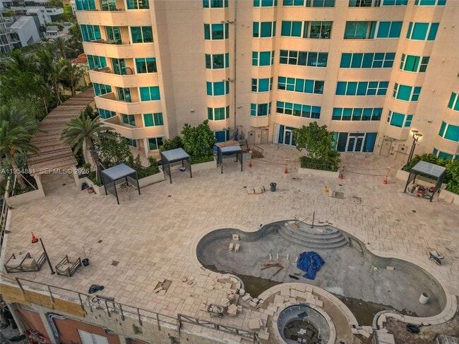 Building Photo - 300 South Pointe Dr