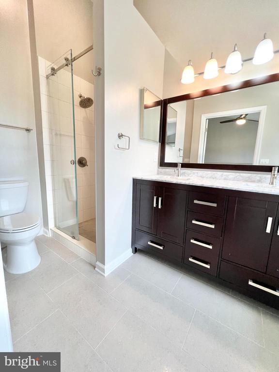 Building Photo - 6400 Warren Point Ct