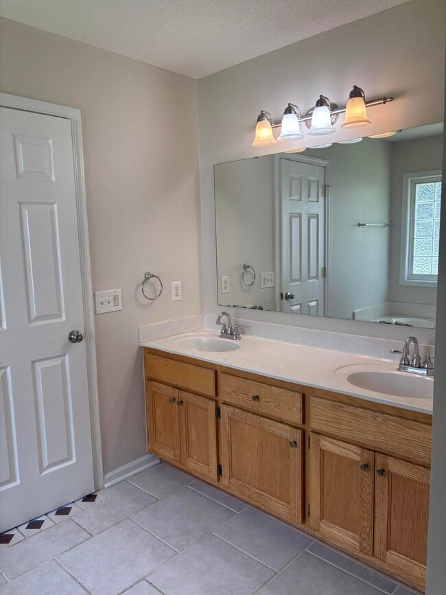 Building Photo - 20 Walden Cir