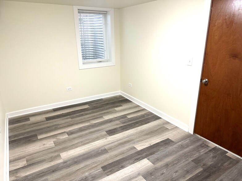 Building Photo - 10351 Cambridge St