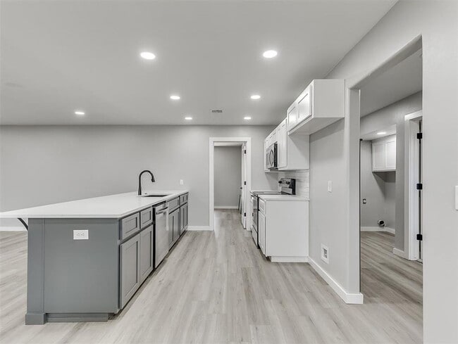 Building Photo - Look at this beautiful home! Open 7/29 fro...